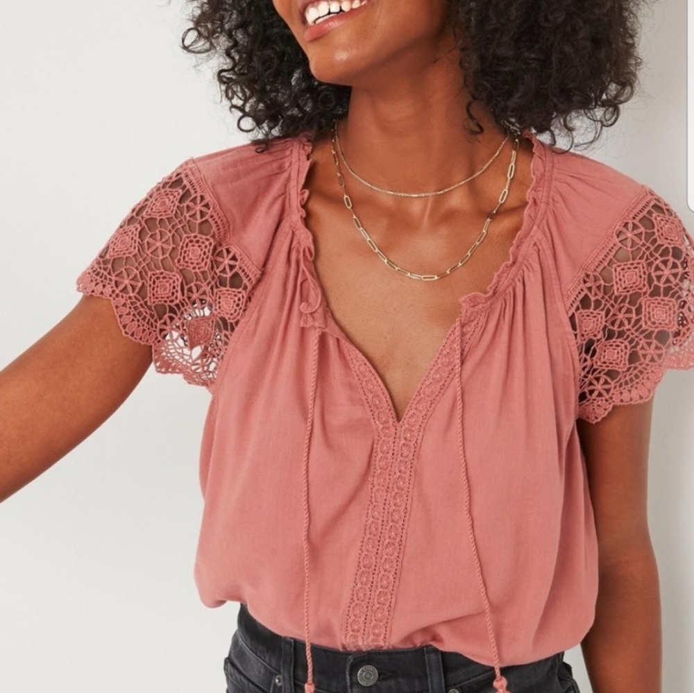 Cute crochet lace detail top
